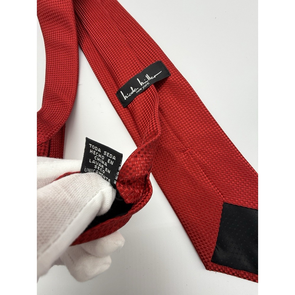 Nicole Miller New York Solid Red Men's Necktie 3.5"x 57" 100% Silk - Picture 5 of 6